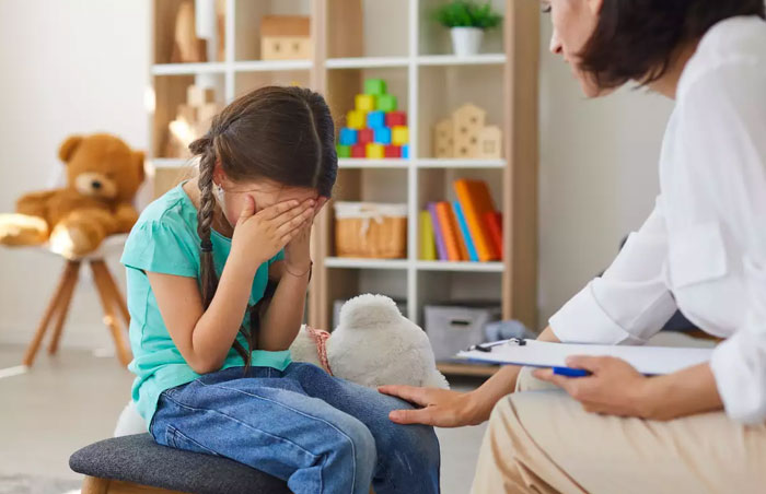 چرا مشاوره برای نوجوانان ضروری است؟